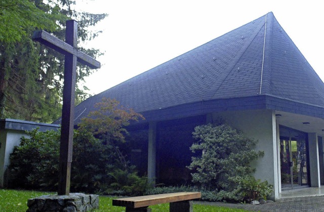 Das Dach der Friedhofskapelle in Niederhof wird saniert.  | Foto: Gottstein