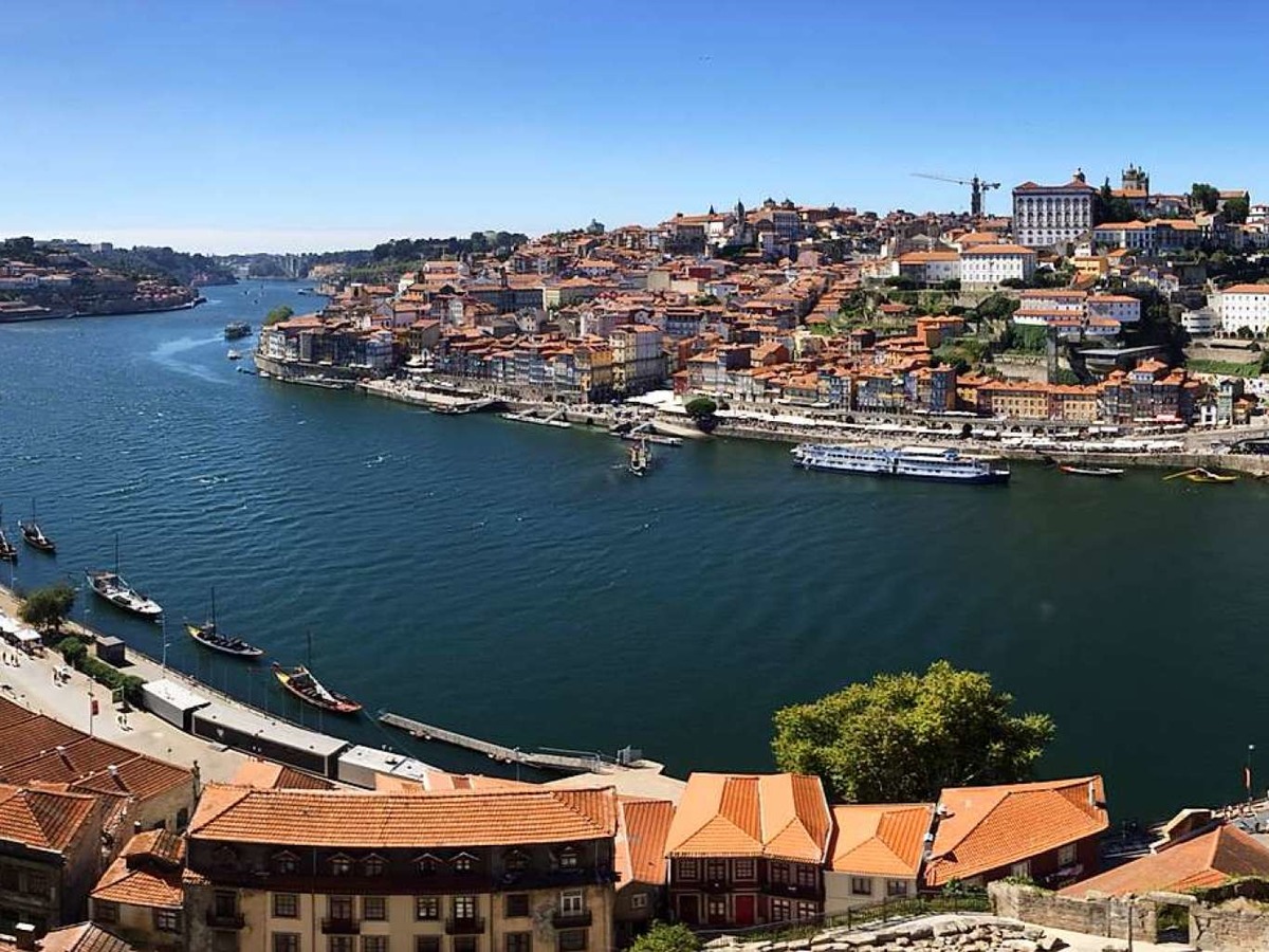 Daniel Gian Piero Hllstin aus Freiburg hatte im Portugalurlaub einen Panoramablick ber Porto. Das Foto zeigt die historische Altstadt.