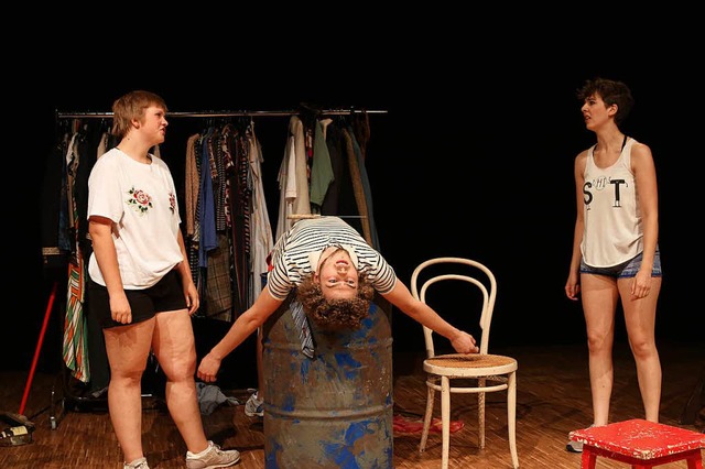 Szene aus einem Stck der Theaterpdagogen  | Foto: Katharina Bartsch