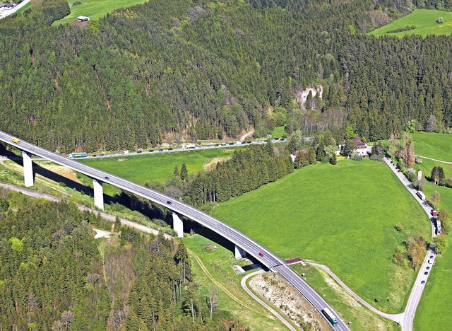 Schon whrend der Bauphase der zweiten...e  am Posthaus (vorne rechts) bewegen.  | Foto: Christa Maier