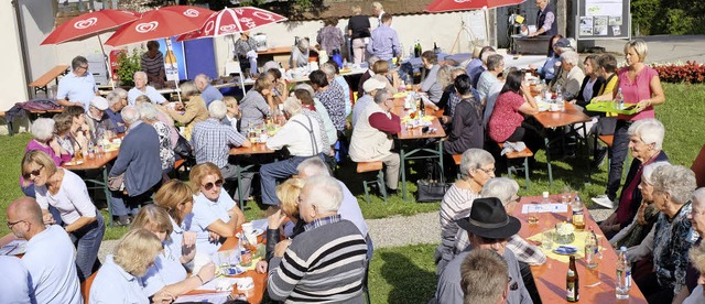 Bei sonnigem Wetter sehr gut besucht w...eten Park vor dem Sthlinger Friedhof.  | Foto: Dietmar Noeske