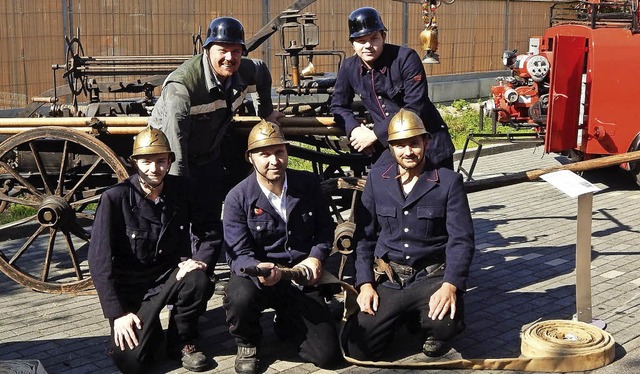 Outfit und Gerte der Feuerwehr von anno dazumal  | Foto: privat