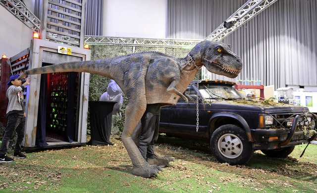 Der Tyrannosaurus Rex spielte schon in...iker mit, jetzt ist er auf der Messe.   | Foto: Ingo Schneider