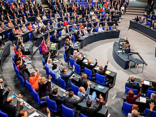 Im Gegensatz zu fast allen Landtagen i...s Bundestags nach vier Jahren zu Ende.  | Foto: dpa