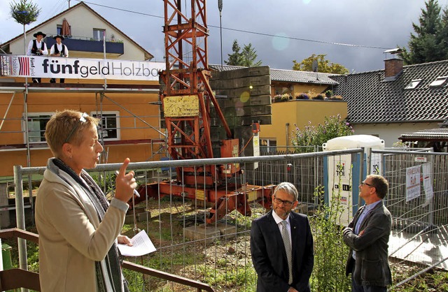 Beim Richtfest des Erweiterungsbaus am...r froh ber das gelungene Bauvorhaben.  | Foto: Model