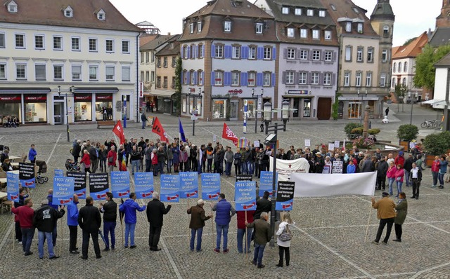 Mahnwache der AfD und Gegendemonstrant...Gewerkschaften) und unabhngige Brger  | Foto: Marius Alexander