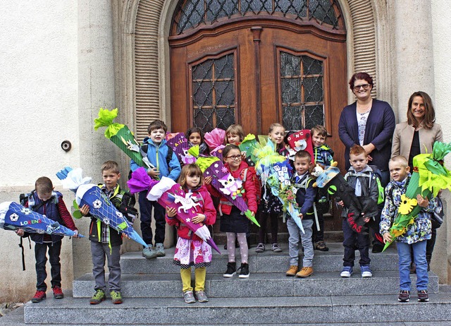 Fr 14 Jungen und Mdchen  war Einschu...en) begrten die neuen Erstklssler.   | Foto: Dorothe Kuhlmann