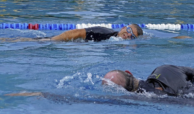 Schwimmer mssen sich nach der Schlie... gedulden. Dann ffnet das Hallenbad.   | Foto: Peter gerigk