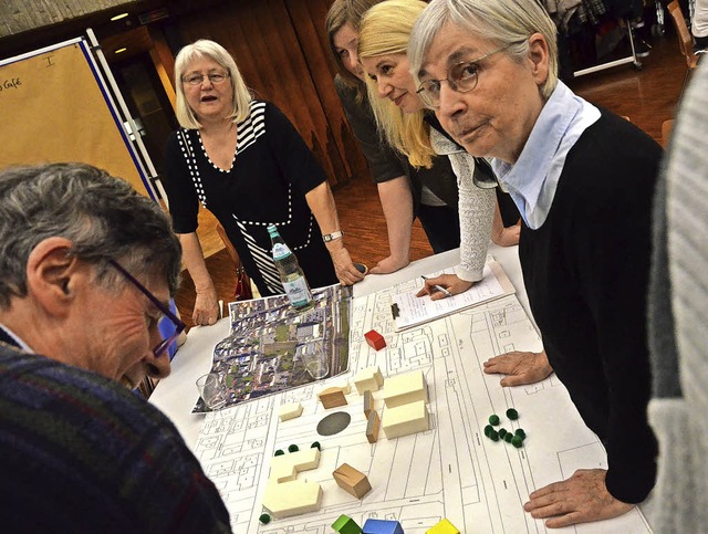 Brger bei der ersten Planungswerkstatt zur Neuen Mitte im Jahr 2015   | Foto: Ralf H. Dorweiler