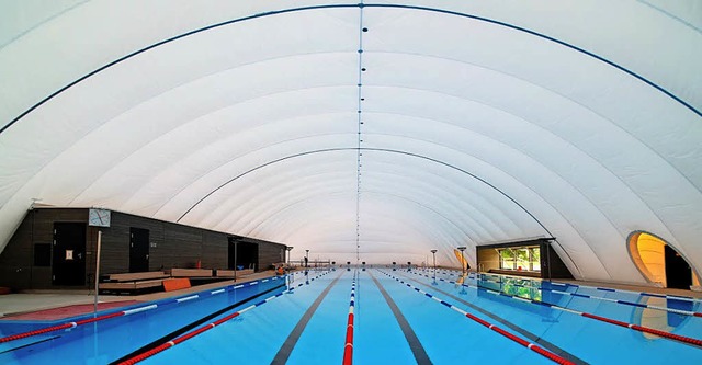 Die Traglufthalle macht das 50-Meter-B...n Jahreszeiten fr Schwimmer nutzbar.   | Foto: Kanton Basel-Stadt