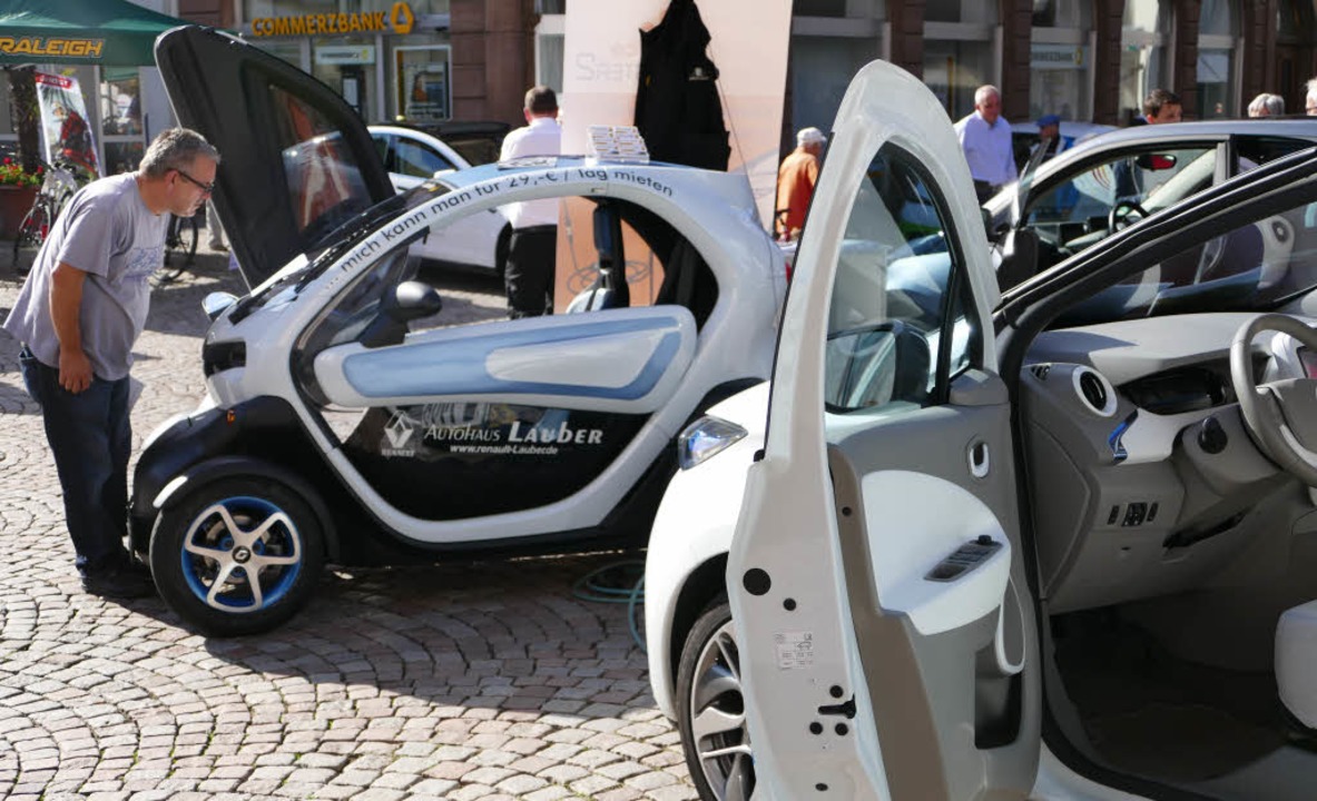 Elektrisch betriebene Fahrzeuge gab es auf dem Münsterplatz zu begutachten.    | Foto: David Rutschmann