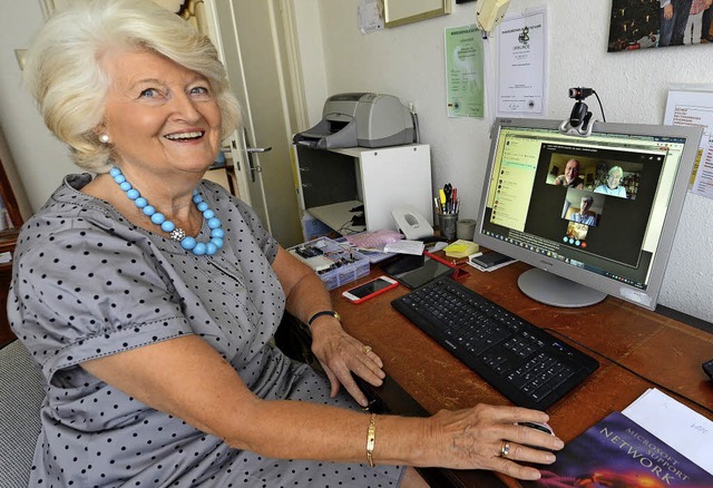 Marlit Pfefferle skypt mit den anderen Senioren in Norddeutschland.   | Foto: Rita Eggstein