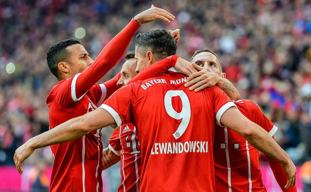 Lewandowski traf erneut doppelt.  | Foto: AFP