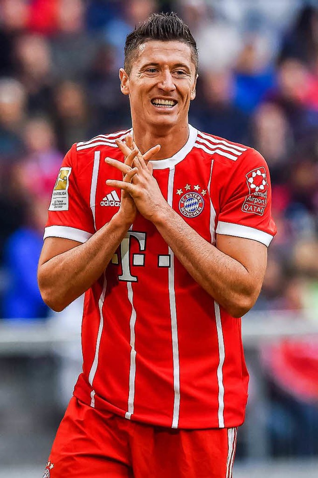 Robert Lewandowski erzielt seine Saisontore vier und fnf.  | Foto: AFP