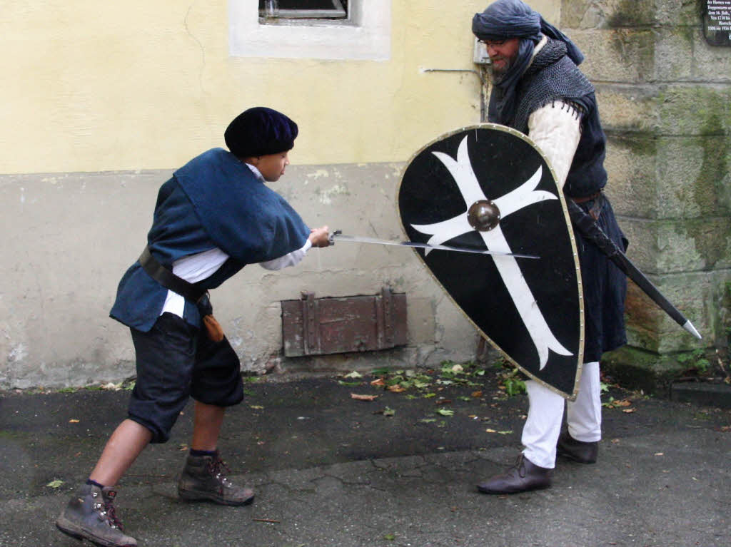 Allerlei buntes Volk tummelte sich in den Gassen Staufens. Bei den Stadtgeschichten wurden auf 15 Schaupltzen wieder 1200 Jahre Stadtgeschichte erlebbar.