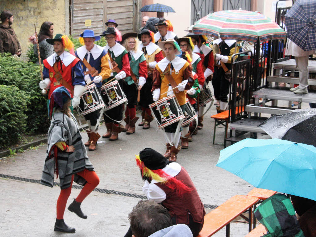 Allerlei buntes Volk tummelte sich in den Gassen Staufens. Bei den Stadtgeschichten wurden auf 15 Schaupltzen wieder 1200 Jahre Stadtgeschichte erlebbar.