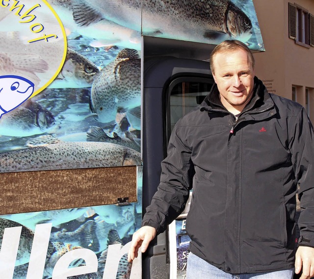 Martin Eckert betreibt in Herrischried...ren verkauft er Fische in Schopfheim.   | Foto: Anja Bertsch