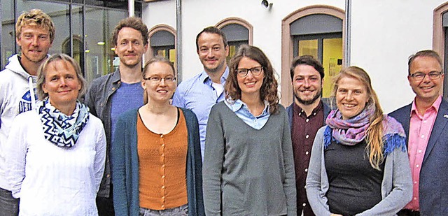 Die Schulleitung mit den neuen Lehrern...nsbach, Linda Roth und Anja Mohrhard.   | Foto: anka steger