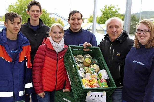 255 Kisten mit Lebensmitteln fr die Tafel