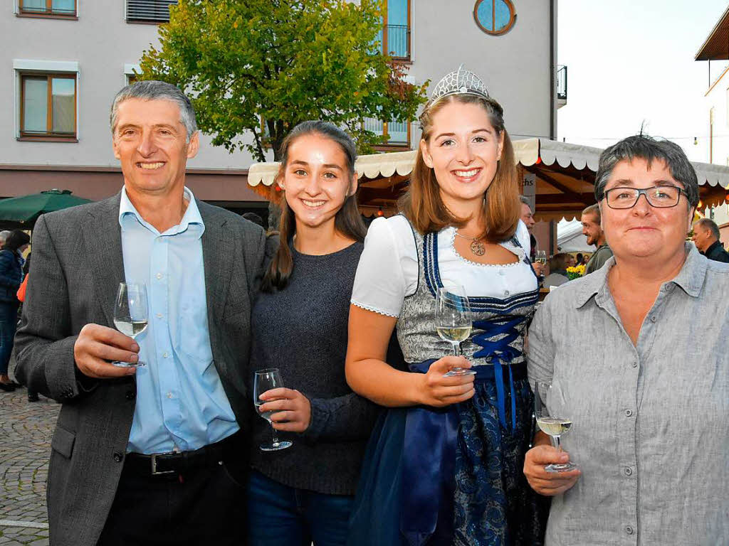 Breisgauer Weinprinzessin Miriam Kaltenbach mit der Familie