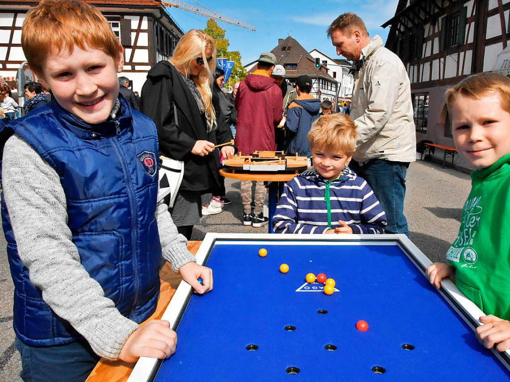 Fr die Kinder gab es beim Gundelfinger Weinfest Grospiele des Spielekreisels.