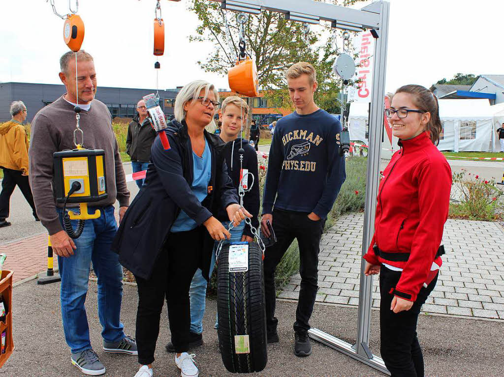 Die Besucher konnten Hebezeuge von Carl Stahl Kromer austesten.