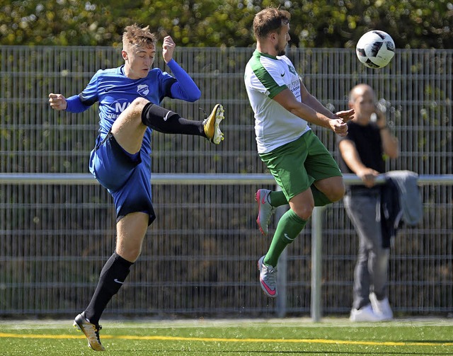 Zur Pause sah es nach einer klaren Sac...aber Moral und glich noch zum 2:2 aus.  | Foto: Seeger