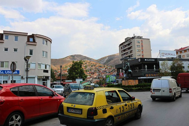 In der mazedonischen Stadt Veles verdienen viele Menschen ihr Geld mit Fake News  | Foto: Adelheid Wlfl