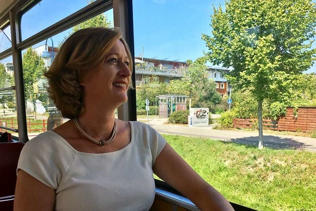 Die Grne schaut ins Grne: Kerstin Andrea in der Straenbahn.  | Foto: Eyp Ertan