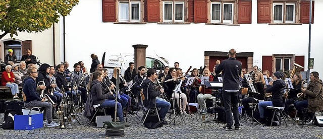 Das Konzert des Musikvereins am Salzbr...ierte spontan Getrnke an die Musiker.  | Foto: Verein