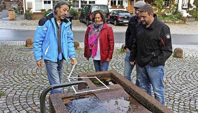 Bildhauer Ralf Rosa nimmt Ma. Rechts ...r und Narrenvater Christian Knpfle.    | Foto: Lutz Rademacher