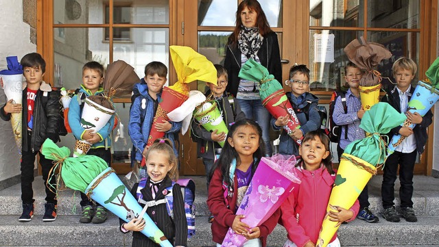 Zehn Erstklssler freuen sich auf den ...Klassenlehrerin Brunhilde Rsch-Schulz  | Foto: C. Liebwein