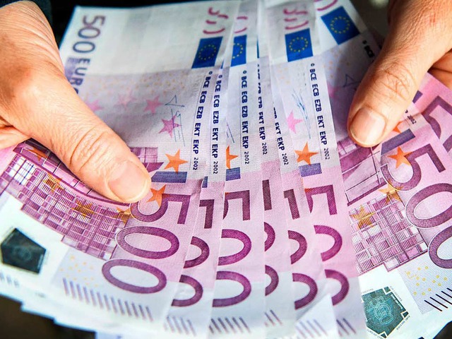 Wer hat wohl die 500-Euro-Scheine in G...schnitten und das Klo hinuntergesplt?  | Foto: dpa