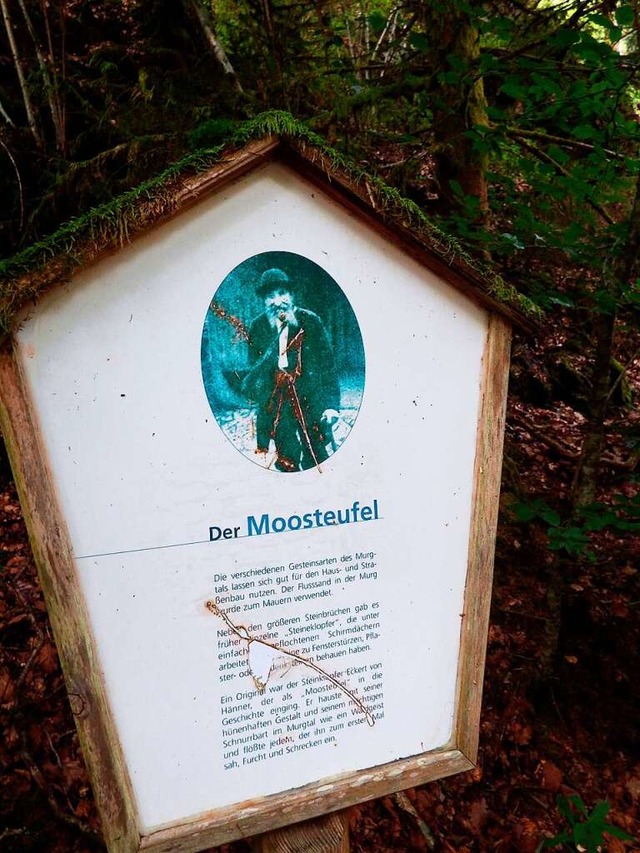 Diese verwitterte Tafel in Rickenbach ...22;Moosteufel&#8220; bezeichnet wurde.  | Foto: Wolfgang Adam