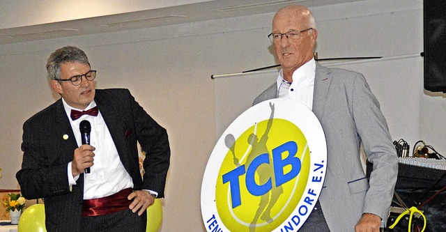Das neue Vereinslogo des TC Bonndorf p...Urs Gronenberg (links) und Edgar Roll.  | Foto: Norbert Kriegl
