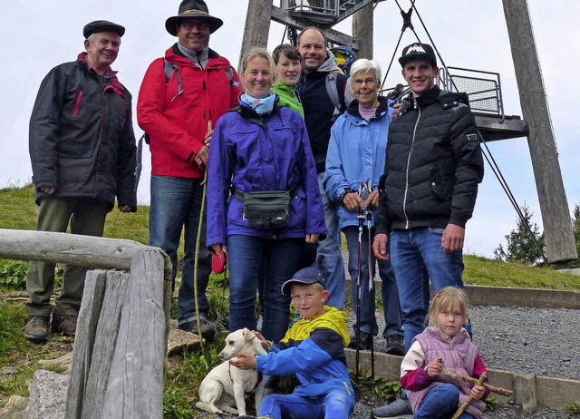 Die Wandergruppe an ihrem Ziel, der Eugen-Keidel-Turn auf dem Schauinsland  | Foto: Barbara Odrich-Rees