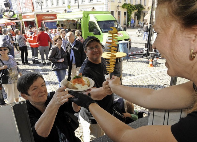 Guten Appetit: 20 rollende Kche servi...Z-Food Truck-Fest ihre Spezialitten.   | Foto: Markus Zimmermann