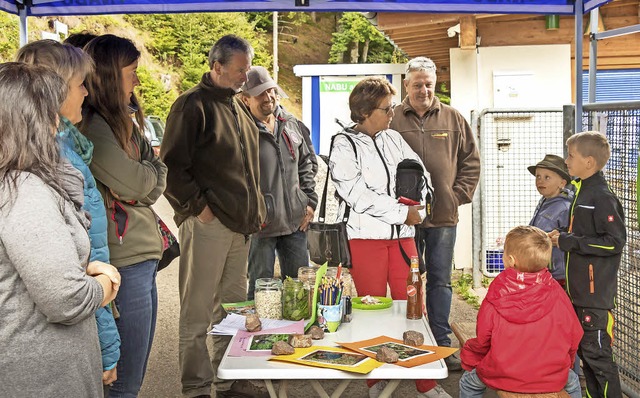 Mirko Eisele (rechts) aus Grafenhausen...den achtjhrigen Bruder nach Krften.   | Foto: Christiane Seifried