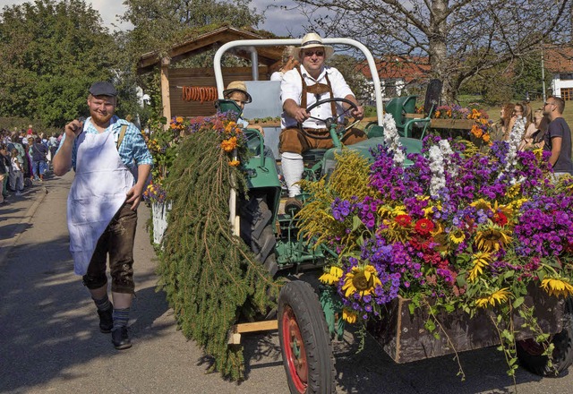 Mit einem prchtigen Umzug wird in Berau Erntedank gefeiert.   | Foto: CS