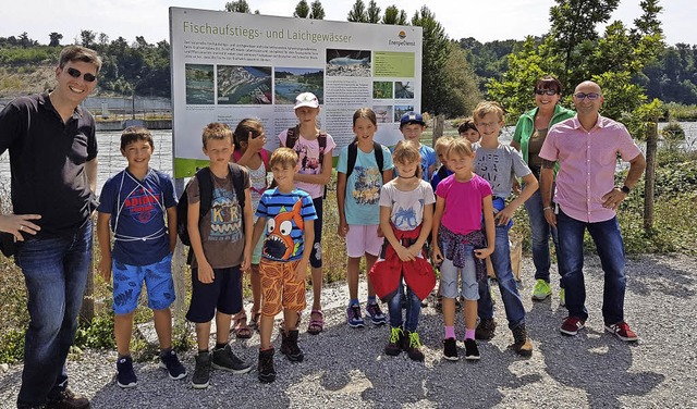 Im Rahmen des Kinderferienprogramm unt...ur zum Wasserkraftwerk in Rheinfelden.  | Foto: Privat