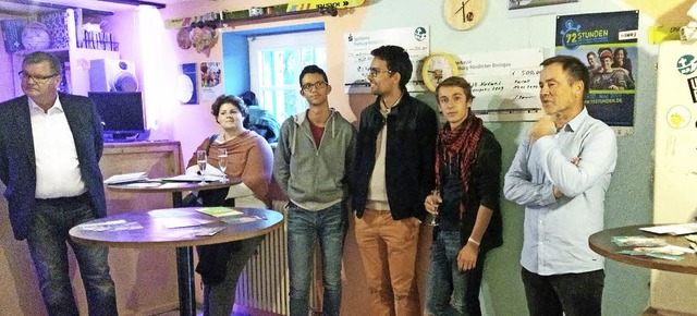 Michael Scharbach (rechts) dankte der ... Roth und drei Freunde aus Frankreich.  | Foto: Reiner Merz