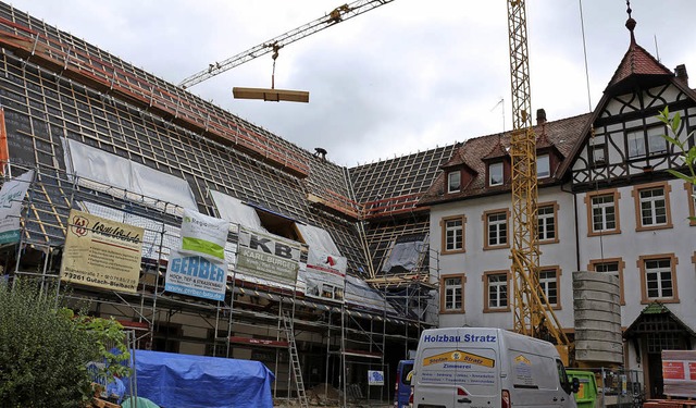 Umfangreiche Bauarbeiten laufen am ehemaligen Gutshof in Gutach.  | Foto: Fotos: Karin Heiss