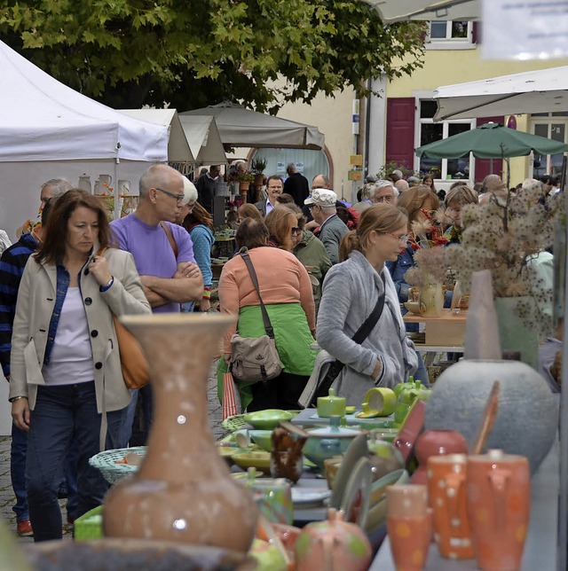 Am Wochenende lockt  der Kanderner Keramikmarkt.  | Foto: SENF