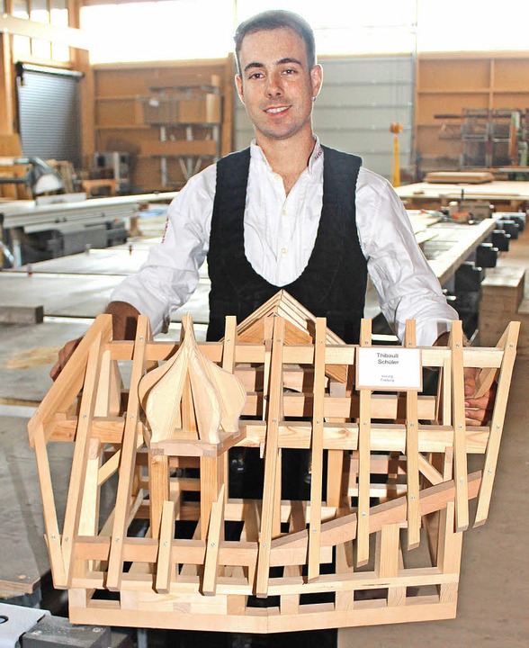 Thibault Schler zeigt sein Gesellenstck.   | Foto: Mario Schneberg