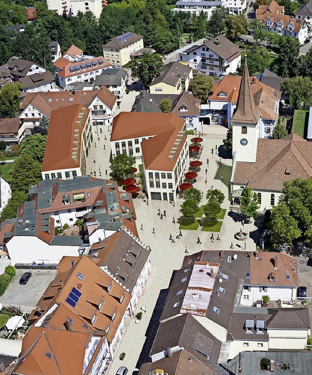 So soll das Umfeld des Rathaus- und Kirchplatzes von 2022 an aussehen.   | Foto: Visualisierung: Stadtverwaltung