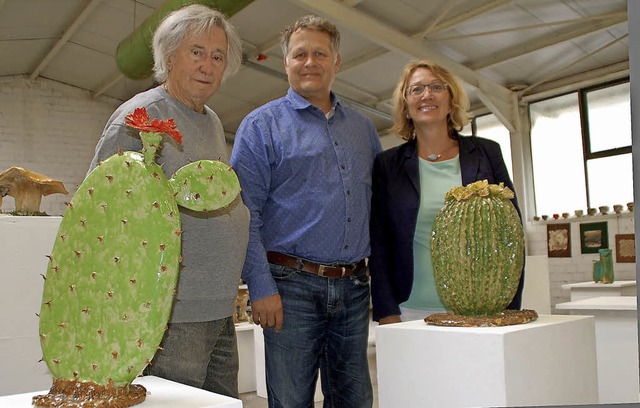 Das neue Ehrenmitglied Rudi Rothenberg... Thomas Schwarzer und  Regine Oehler.   | Foto: puppe