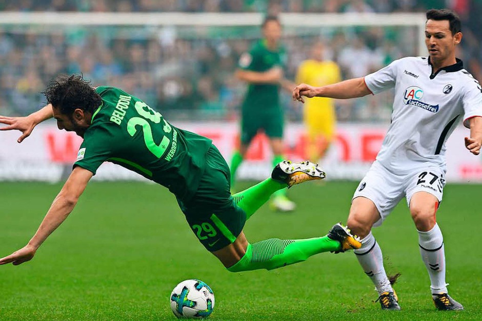 Ohne großes Abtasten kamen die Teams in die Partie, ohne jedoch Großchancen zu verzeichnen. (Foto: dpa) Ohne großes Abtasten kamen die Teams in die Partie, ohne jedoch Großchancen zu verzeichnen. (Foto: dpa)