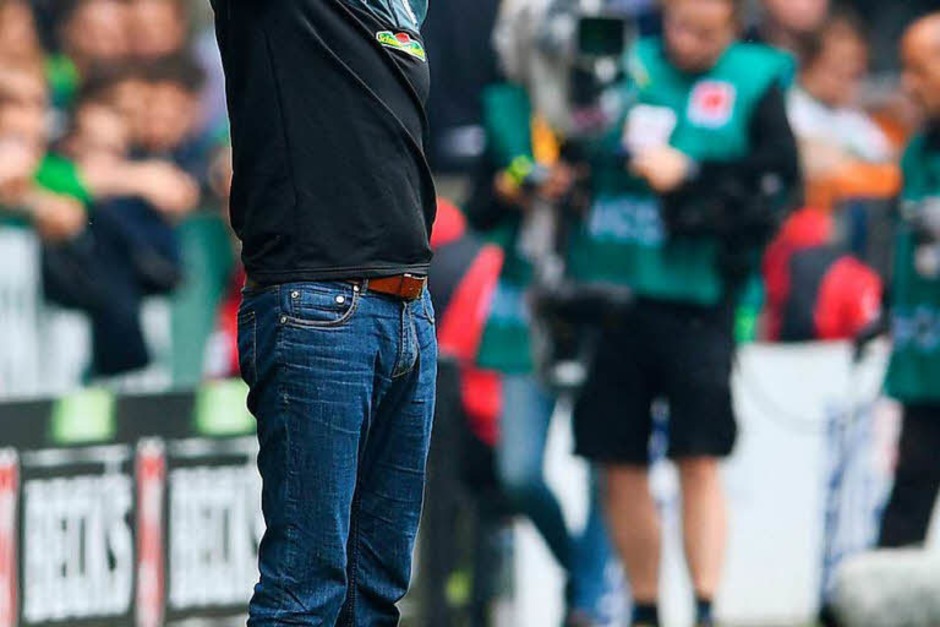 Christian Streich dirigiert seine Mannschaft. (Foto: dpa) Christian Streich dirigiert seine Mannschaft. (Foto: dpa)