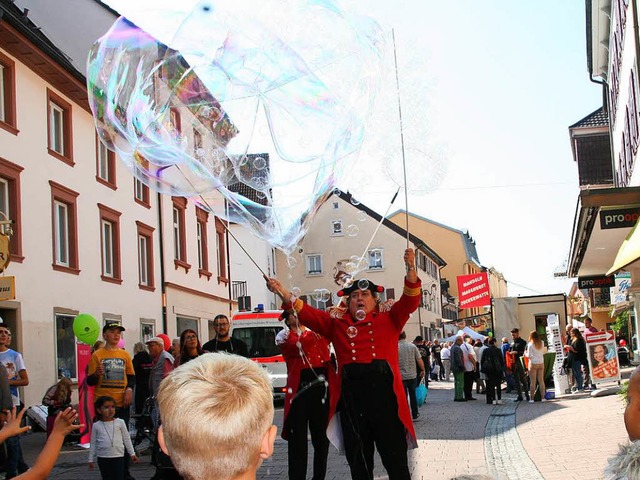 Seifenblasen im XXL-Format.  | Foto: Marlies Jung-Knoblich