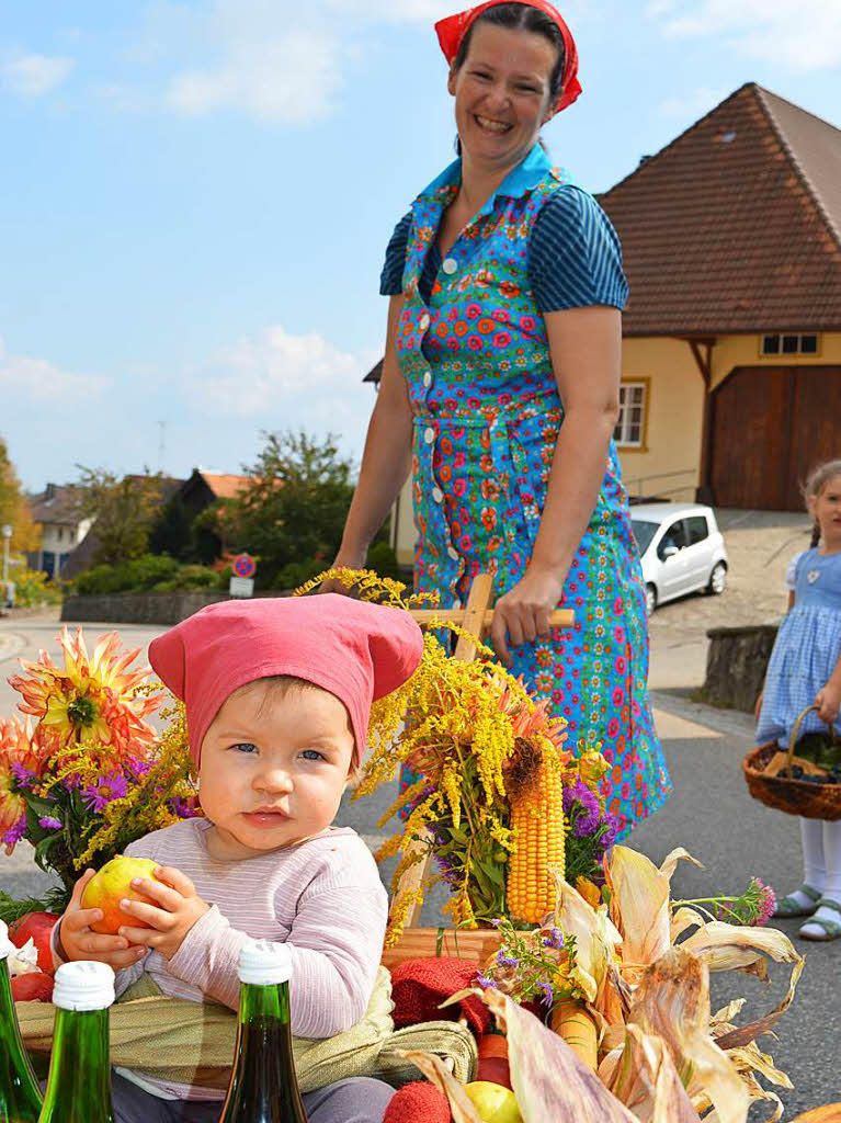 Farbenprchtig war der traditionelle Umzug zum Erntedank am Sonntag in Grwihl.